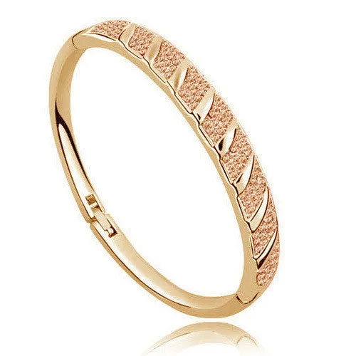 18K gold Plated A  Rhinestone Circle Cuff Bracelet