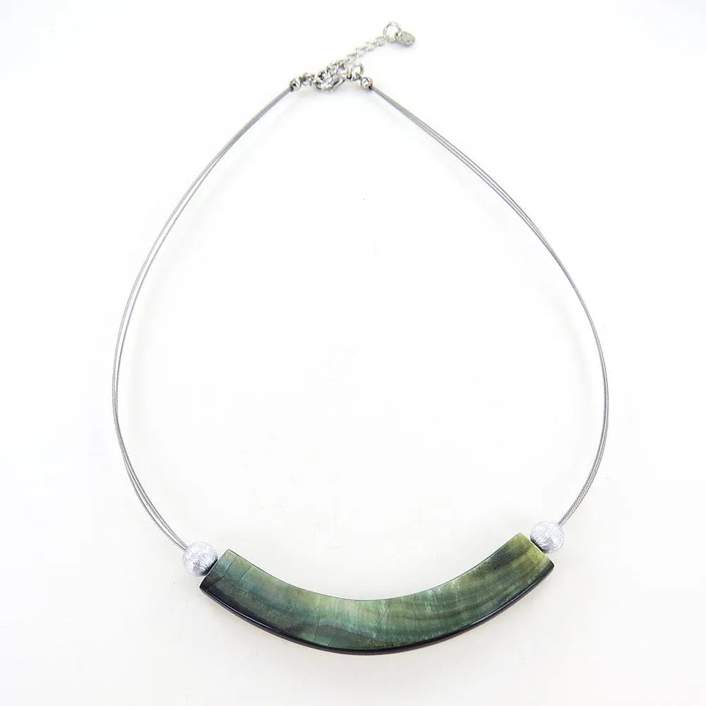 BLACK AND WHITE PAUA SHELL AND RESIN CURVED NECKLA