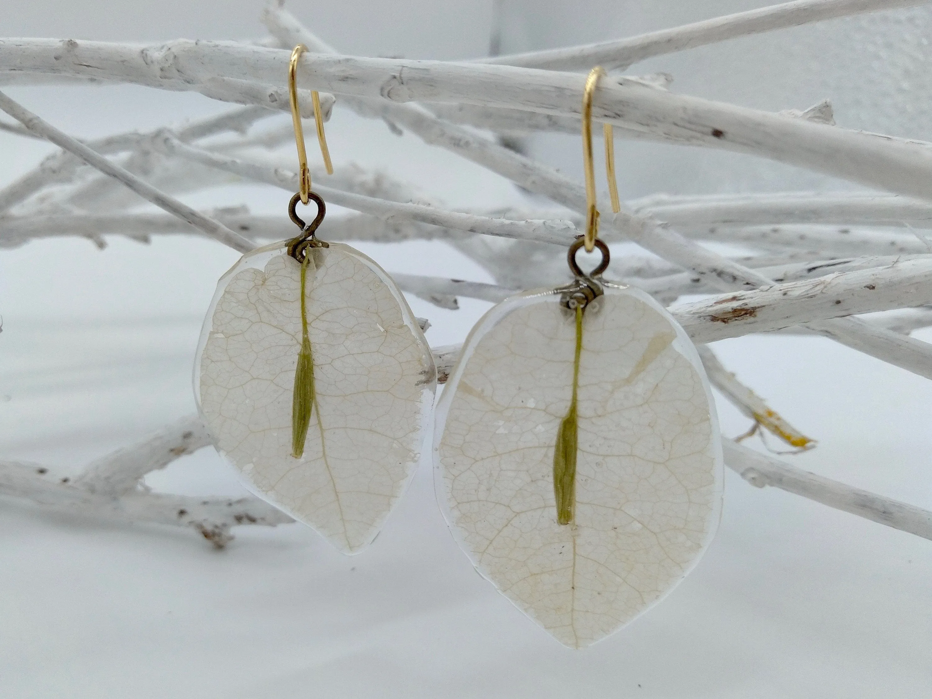 Bougainvillea earrings, white