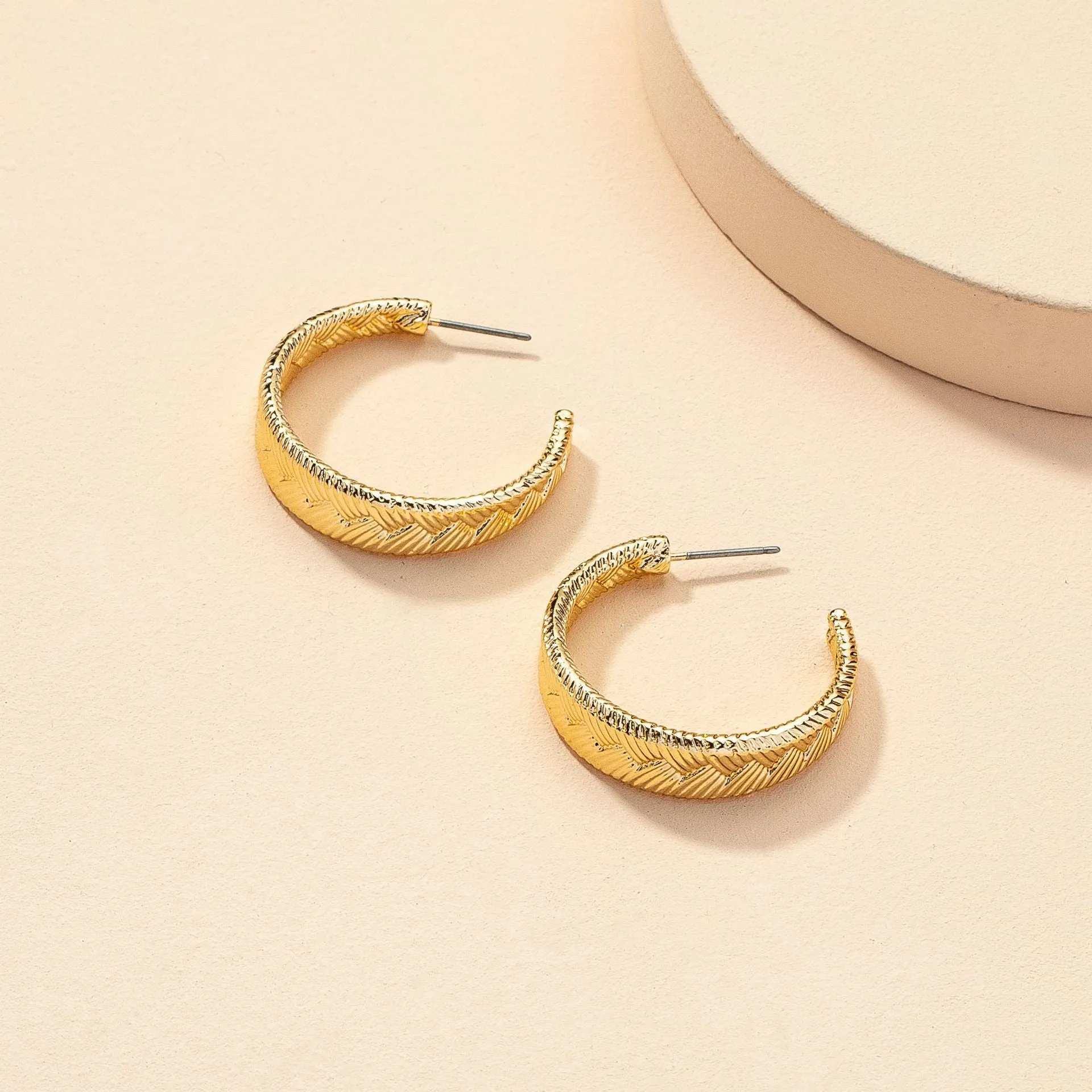 Exaggerated Retro Fashion Metal C-Shaped Earrings - Vienna Verve Collection