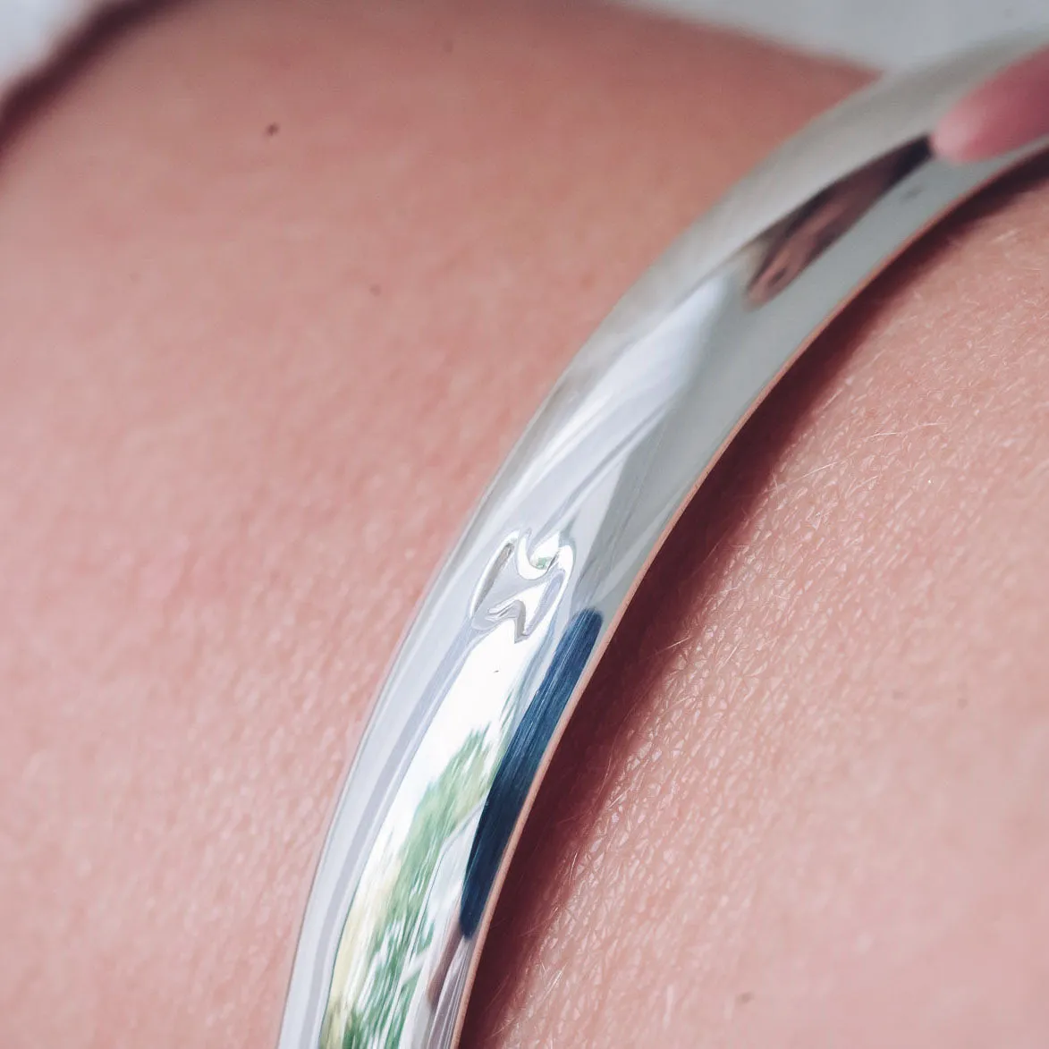 Oval Court Silver Bangle